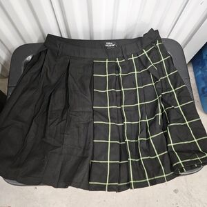 NWT Social Collision Black & Green grid split skirt sz L